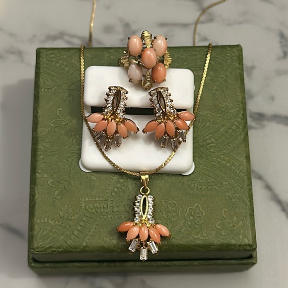 Coral and gold Jewelry Set - Picture 1 of 10